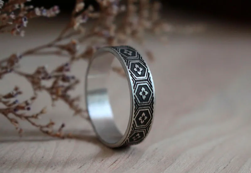 Kikko Hanabishi, Japanese turtle scale ring in sterling silver