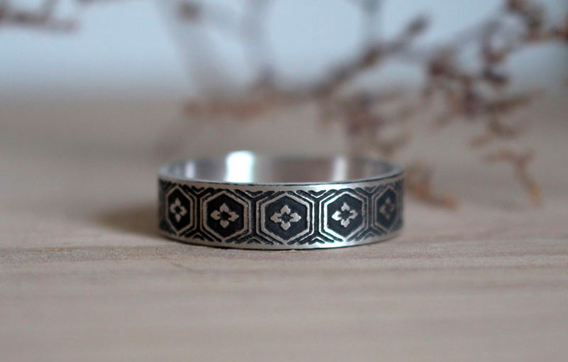 Kikko Hanabishi, Japanese turtle scale ring in sterling silver