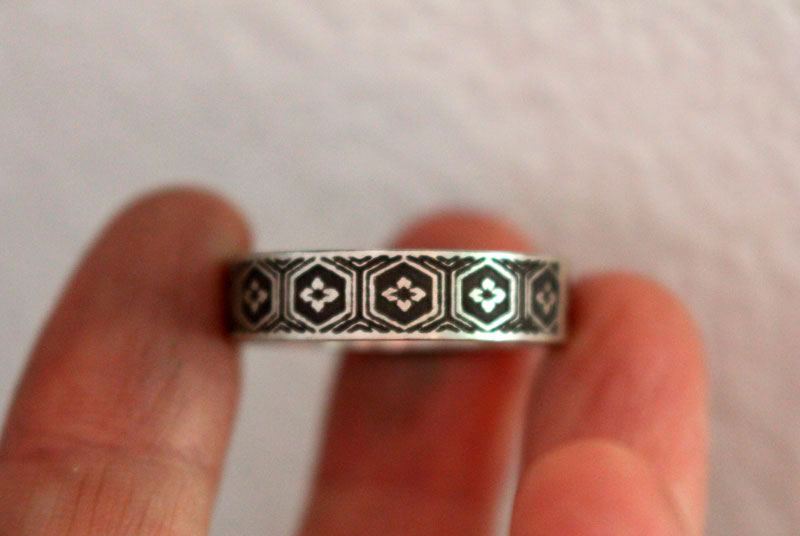 Kikko Hanabishi, Japanese turtle scale ring in sterling silver