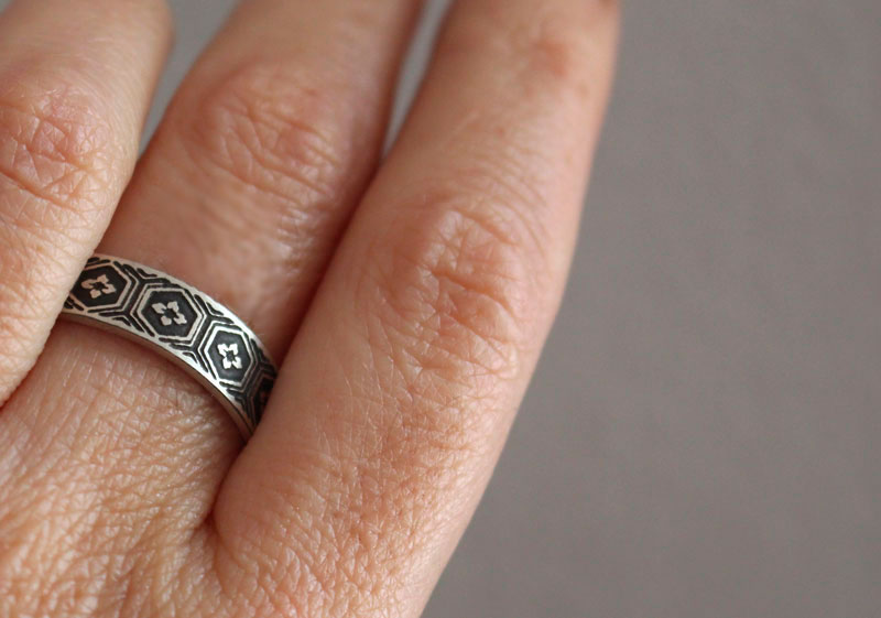 Kikko hanabishi, Japanese tortoise shell ring in sterling silver