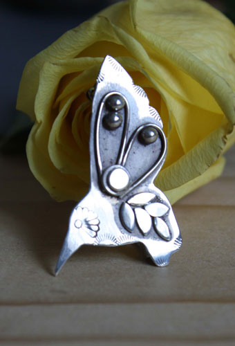 Kolibri, stylized hummingbird brooch in sterling silver