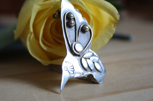 Kolibri, stylized hummingbird brooch in sterling silver