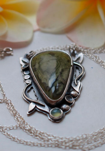 Laurelin, elven botanical necklace in silver, green jasper and chalcedony