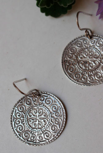 Leoda, medieval shield earrings in sterling silver 