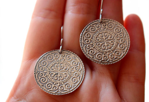 Leoda, medieval shield earrings in sterling silver 