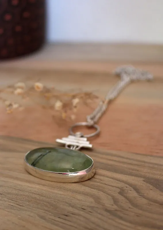 Maia, Roman necklace in sterling silver and prehnite