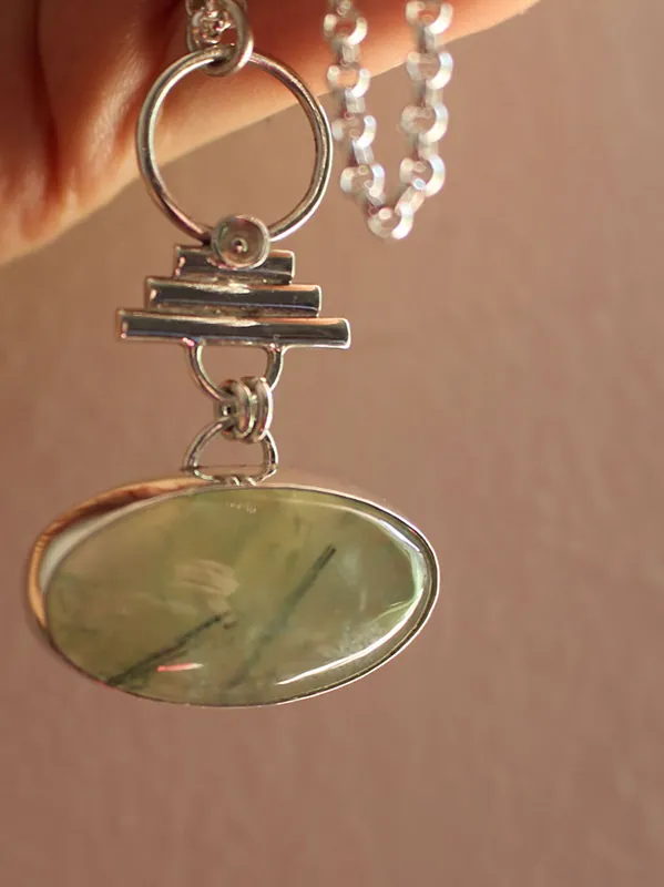 Maia, Roman necklace in sterling silver and prehnite