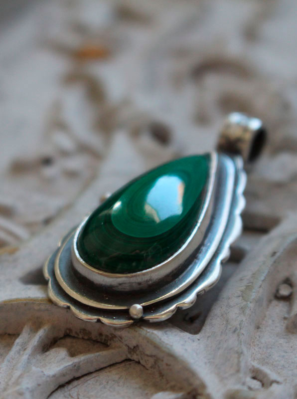 Malachite, green pendant in silver and malachite
