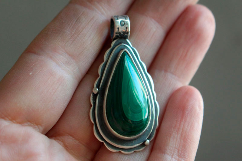 Malachite, green pendant in silver and malachite