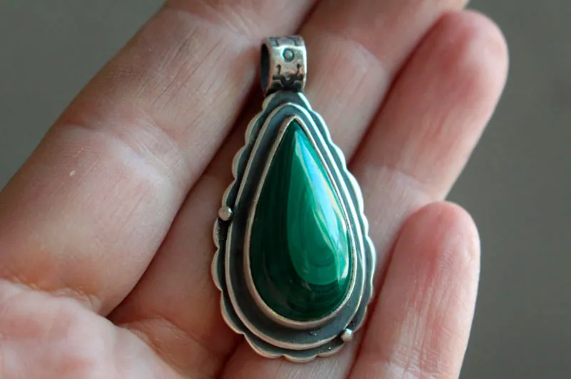 Malachite, green pendant in silver and malachite