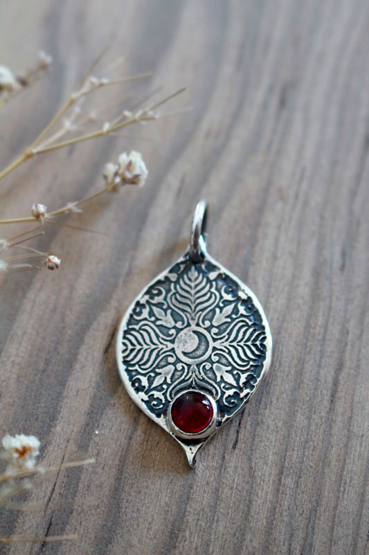 Mama Quilla, Inca birthstone pendant in silver and ruby