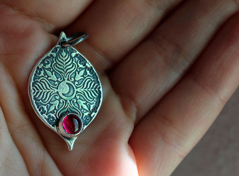 Mama Quilla, Inca birthstone pendant in silver and ruby