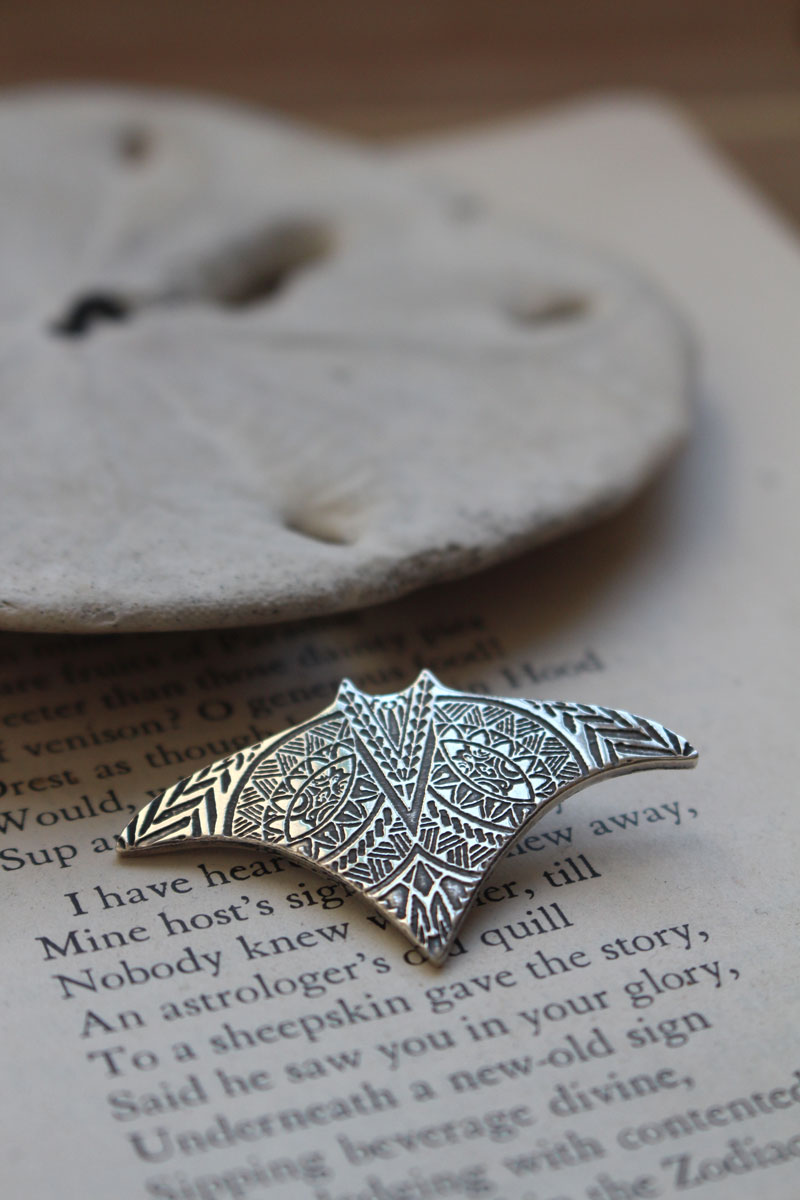 Manta ray, Polynesian spirit animal necklace in silver