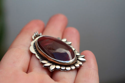 Marie-Antoinette, baroque flower cameo necklace in silver and mookaite jasper