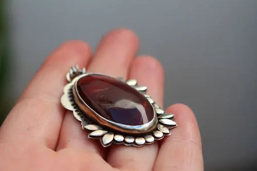 Marie-Antoinette, baroque flower cameo necklace in silver and mookaite jasper