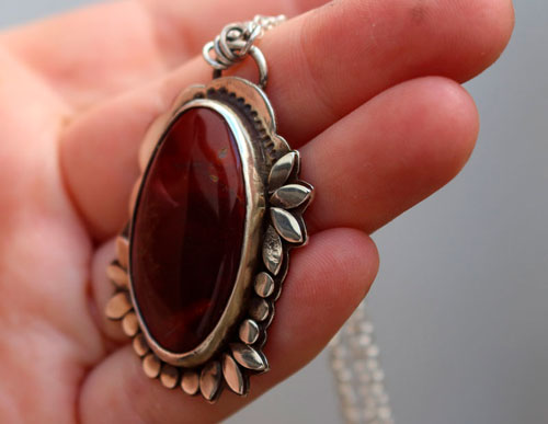 Marie-Antoinette, baroque flower cameo necklace in silver and mookaite jasper