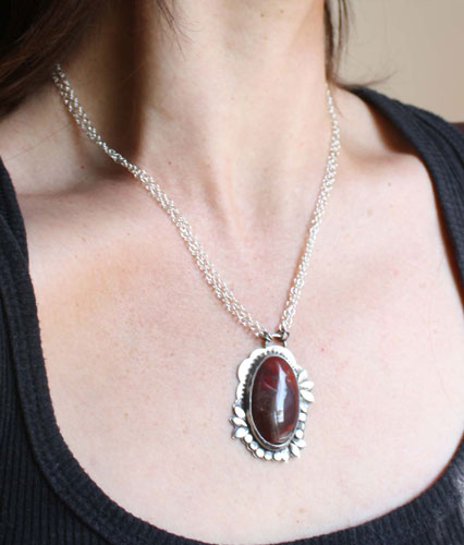 Marie-Antoinette, baroque flower cameo necklace in silver and mookaite jasper