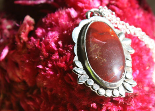 Marie-Antoinette, baroque flower cameo necklace in silver and mookaite jasper