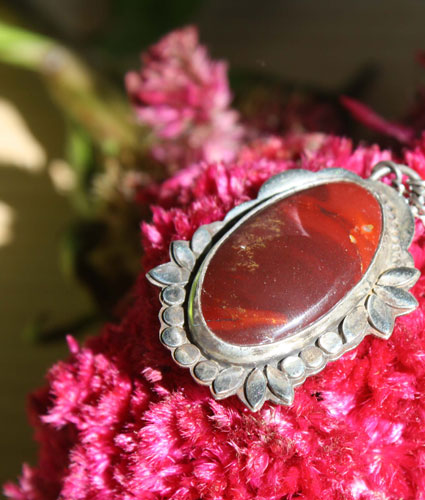 Marie-Antoinette, baroque flower cameo necklace in silver and mookaite jasper