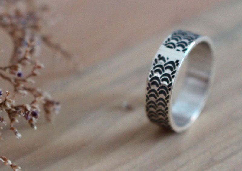 Mélusine, serpent scale ring in sterling silver
