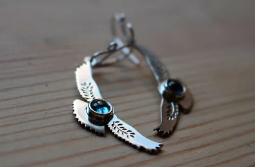 Messages of the dawn, eagle earrings in silver and blue zircon