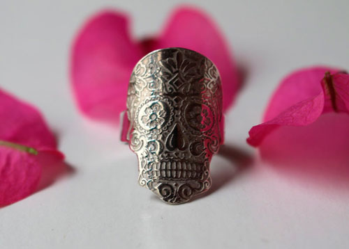 Mexican skull, flowered death head from Mexico ring in silver