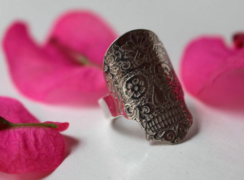 Mexican skull, flowered death head from Mexico ring in silver