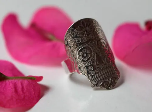 Mexican skull, flowered death head from Mexico ring in silver