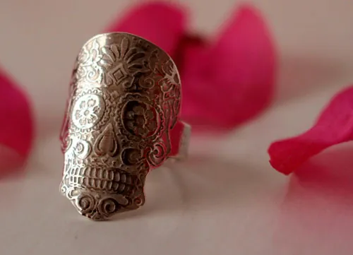 Mexican skull, flowered death head from Mexico ring in silver