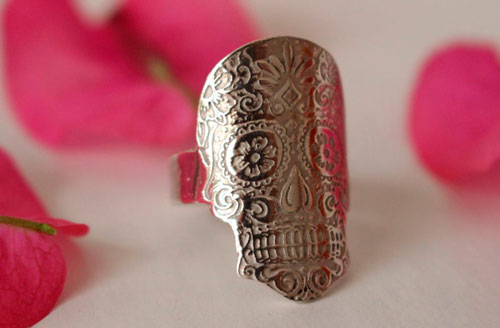 Mexican skull, flowered death head from Mexico ring in silver