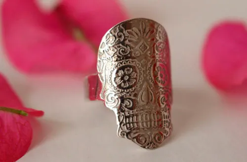 Mexican skull, flowered death head from Mexico ring in silver