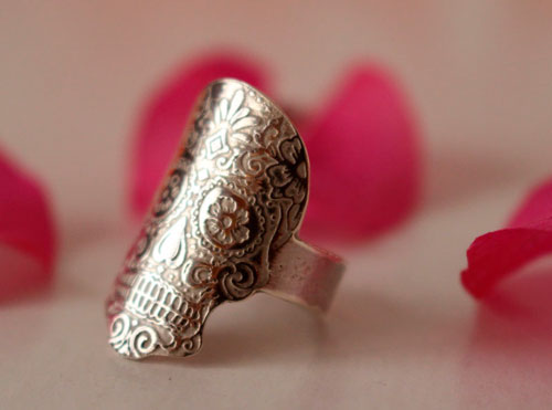 Mexican skull, flowered death head from Mexico ring in silver