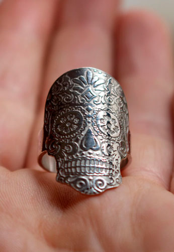 Mexican skull, flowered death head from Mexico ring in silver