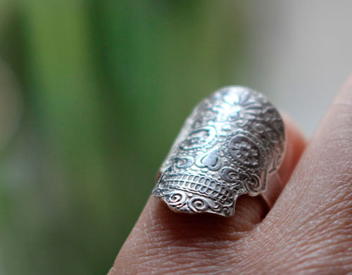 Mexican skull, flowered death head from Mexico ring in silver