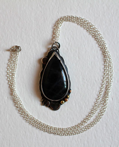 Moonbeam, nocturnal play of light necklace in silver, brass and labradorite