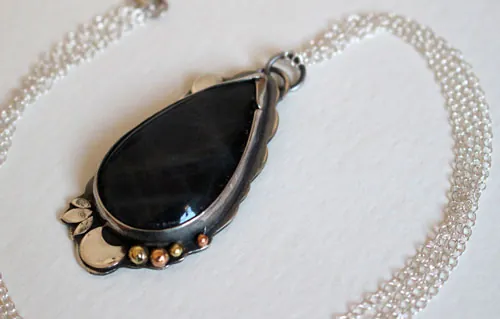 Moonbeam, nocturnal play of light necklace in silver, brass and labradorite