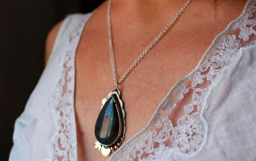 Moonbeam, nocturnal play of light necklace in silver, brass and labradorite