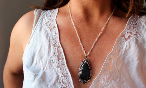 Moonbeam, nocturnal play of light necklace in silver, brass and labradorite