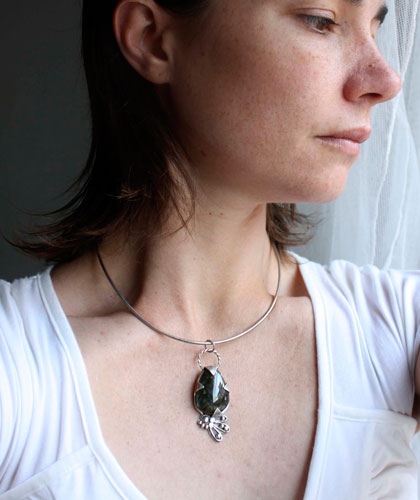 Mora, peacock pendant in silver and labradorite