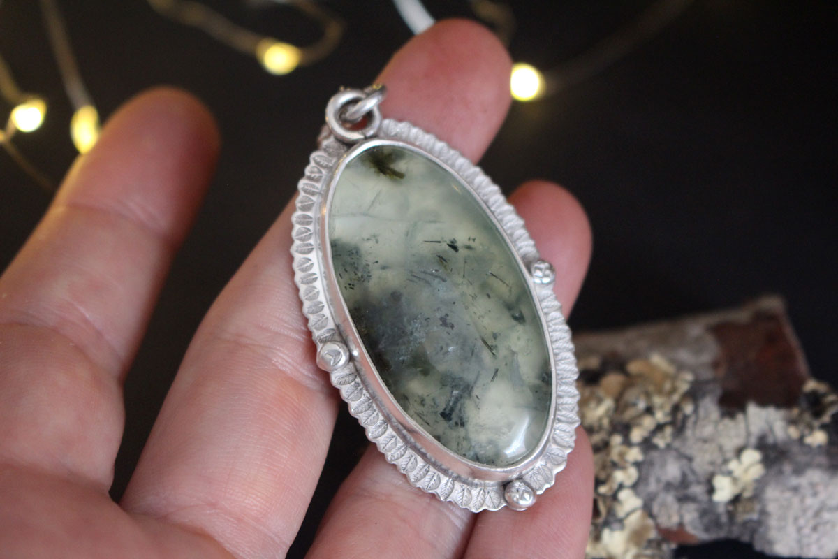 Moss fragment, Victorian necklace in silver and prehnite