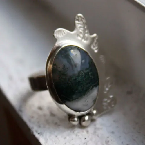 Moss leaf, winter forest ring in silver and moss agate