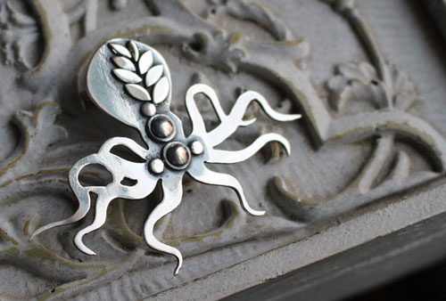 Mr. Octopus, elegant octopus brooch in sterling silver