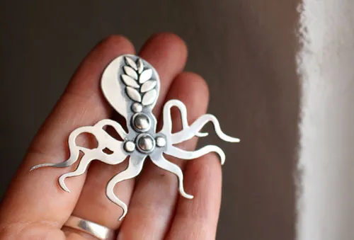 Mr. Octopus, elegant octopus brooch in sterling silver