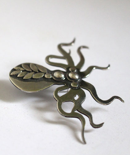 Mr. Octopus, elegant octopus brooch in sterling silver
