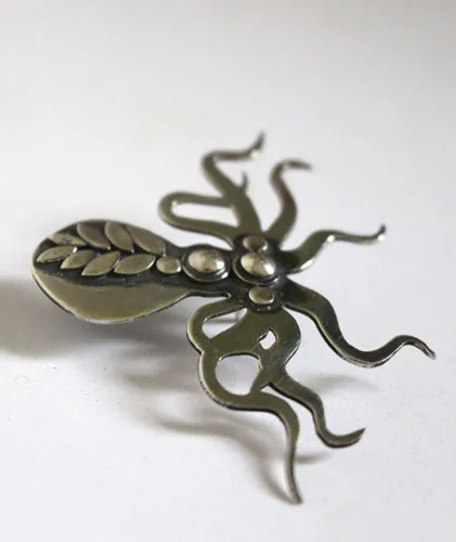 Mr. Octopus, elegant octopus brooch in sterling silver