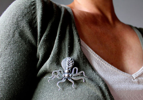 Mr. Octopus, elegant octopus brooch in sterling silver