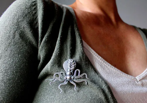 Mr. Octopus, elegant octopus brooch in sterling silver