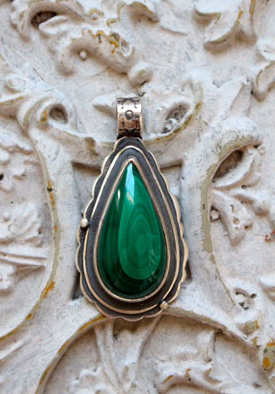 Malachite, green pendant in sterling silver and malachite