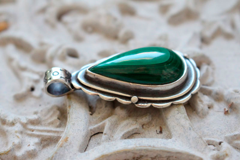 Malachite, green pendant in sterling silver and malachite