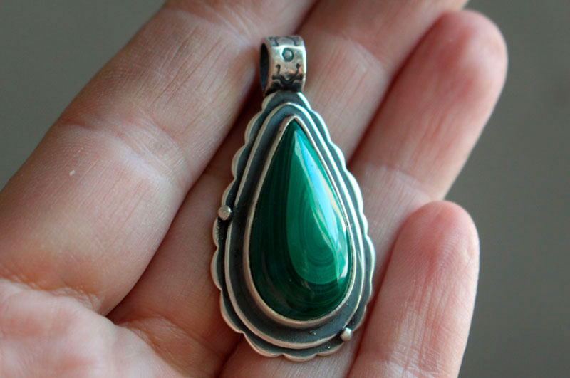 Malachite, green pendant in sterling silver and malachite